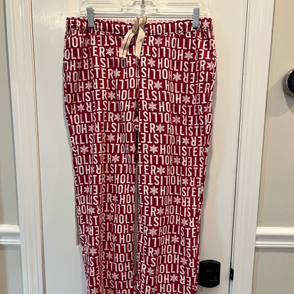 Women’s Hollister snowflake pajama bottoms.